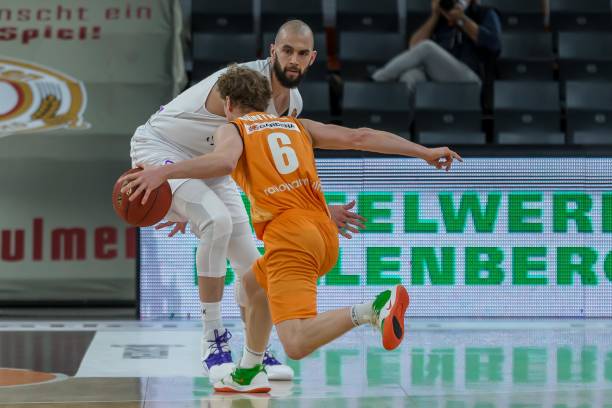 主教练在赛 主教练在赛